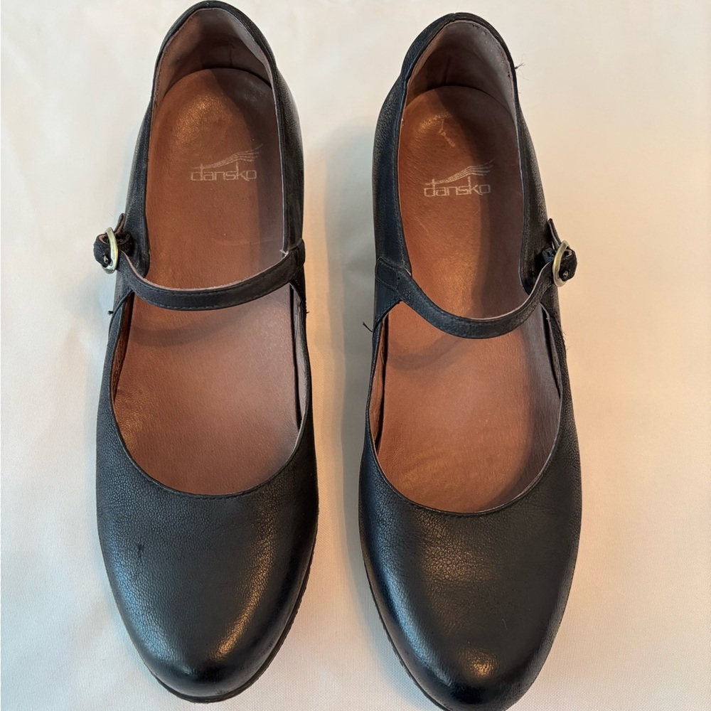 Dansko Classic Mary Jane wedge shoes. Ladies size 9 (40).